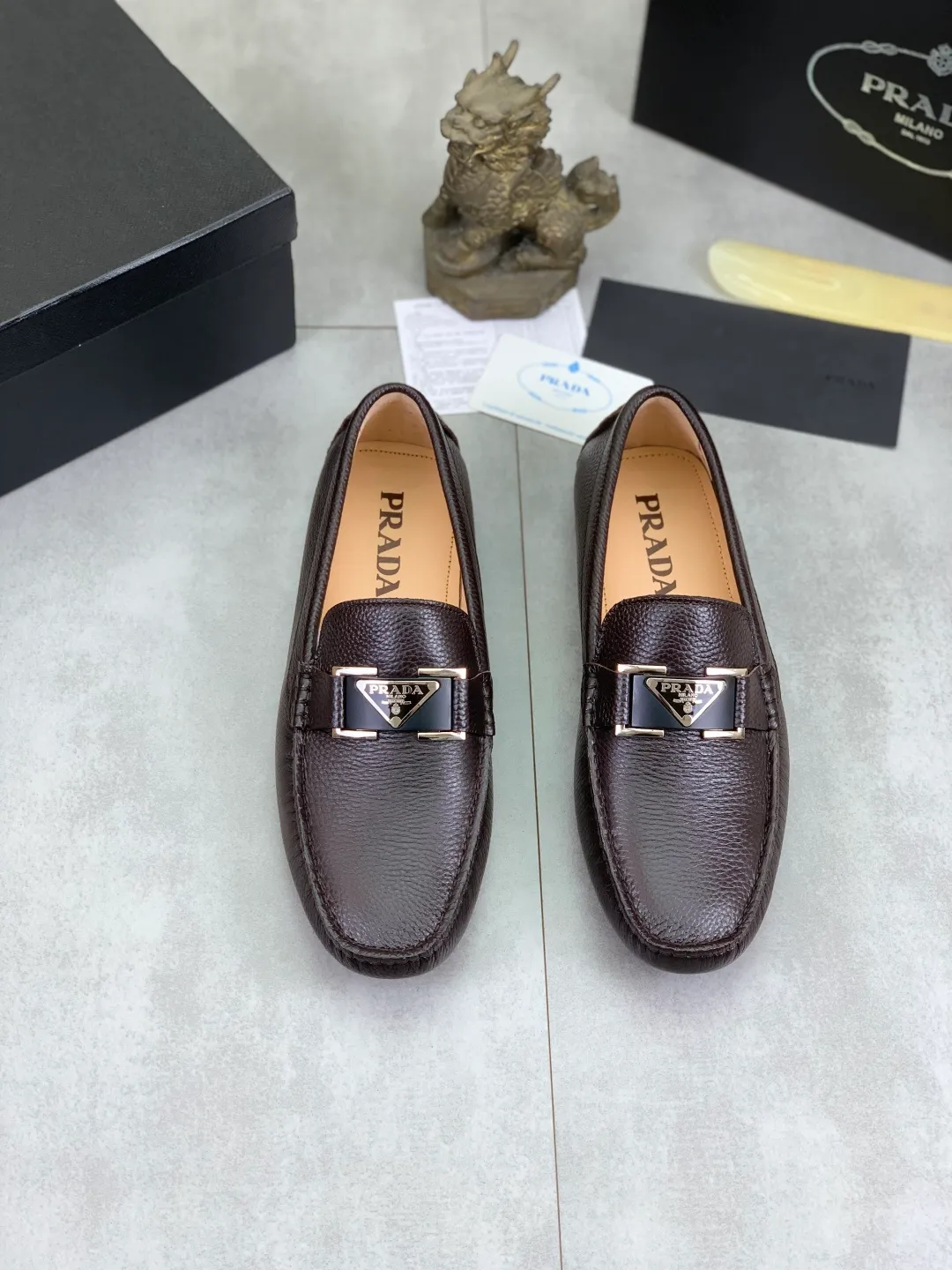 Men's Men's Shoes 💰P380💰【New Style】🆘 🔥🆕【PRADA】Prada Hong Kong high-quality pea shoes. Loaf style for lazy people. This fabric is made of 🇮🇹 imported top-grade Italian first-layer cowhide➕full first-layer pigskin lining. The lining is more high-end. The original non-slip and wear-resistant rubber outsole is the only choice for driving. Size: 38-45 4️⃣colors available